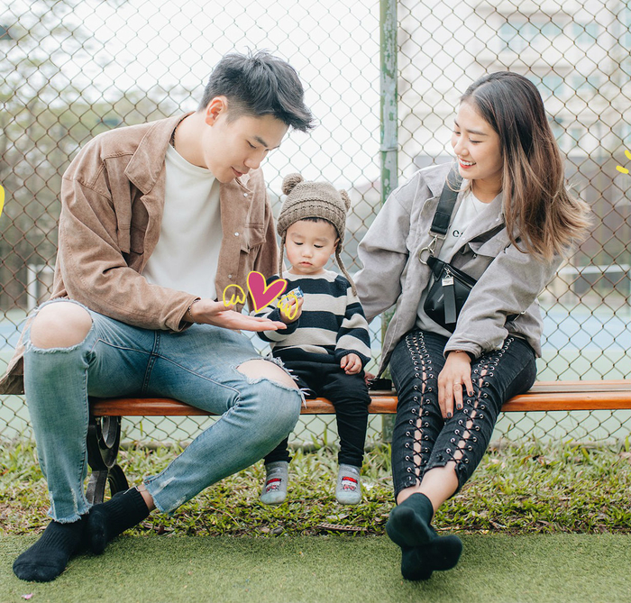 Những hotgirl xinh đẹp ngày nào hoá hotmom chăm con ngoan nức tiếng