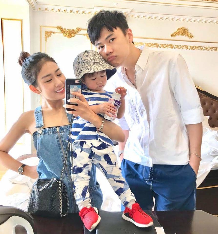Những hotgirl xinh đẹp ngày nào hoá hotmom chăm con ngoan nức tiếng