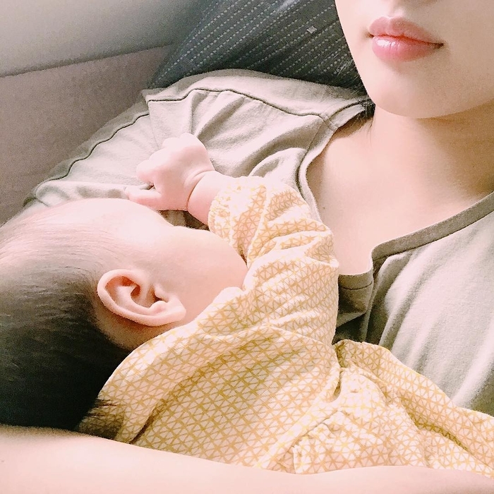 Những hotgirl xinh đẹp ngày nào hoá hotmom chăm con ngoan nức tiếng
