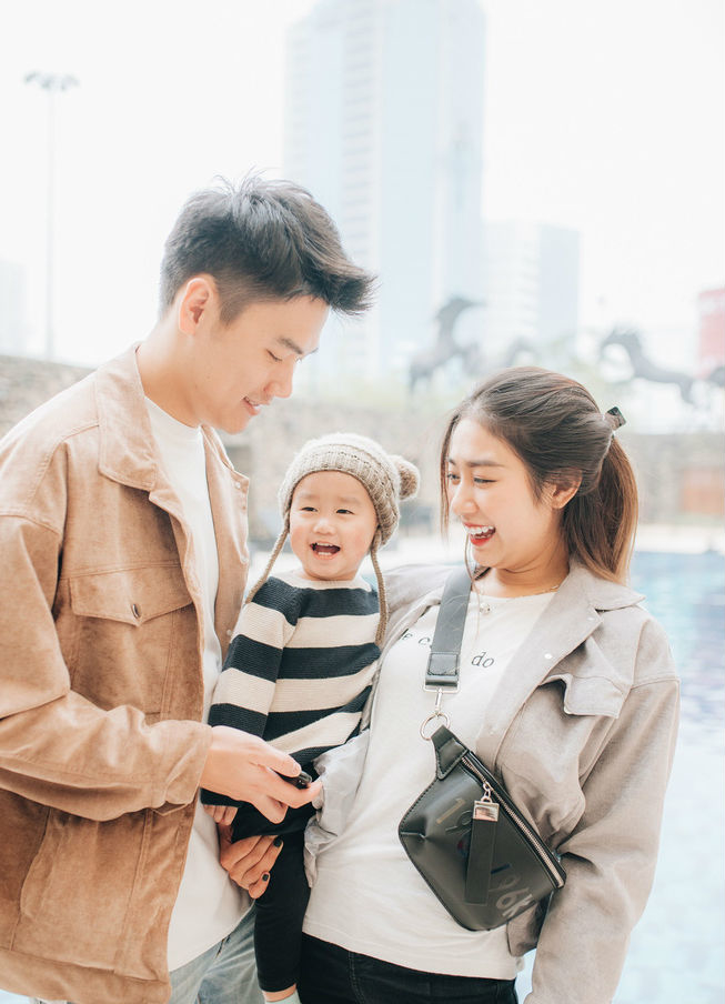 Những hotgirl xinh đẹp ngày nào hoá hotmom chăm con ngoan nức tiếng