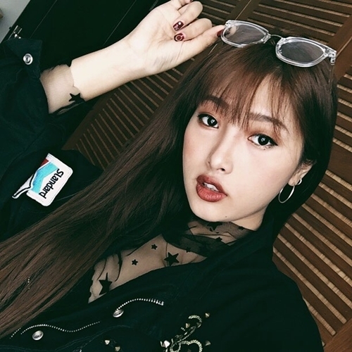 Những hotgirl xinh đẹp ngày nào hoá hotmom chăm con ngoan nức tiếng