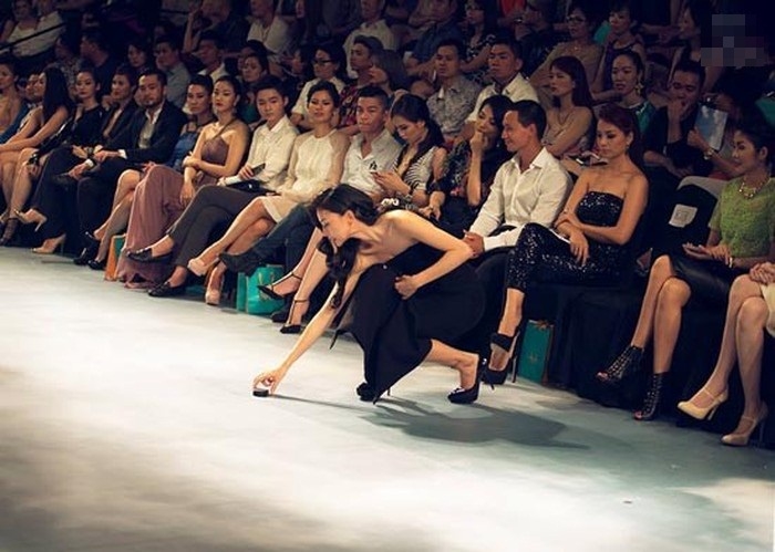 Những lần sao Việt “khuỵu gối” trước đám đông, hành động đẹp khiến