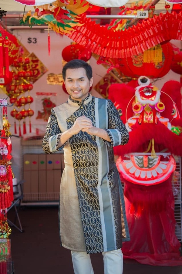 Ảnh hot sao Việt ngày đầu năm: người miệt mài đi diễn, người đi chùa
