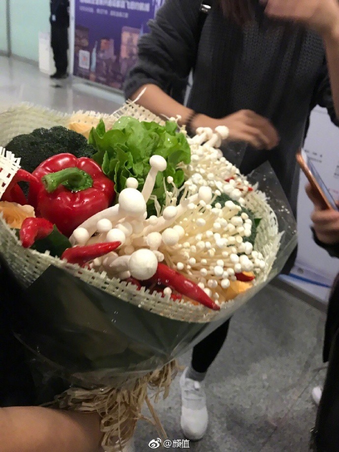 Những món quà Valentine cực bựa khiến nửa kia há hốc mồm