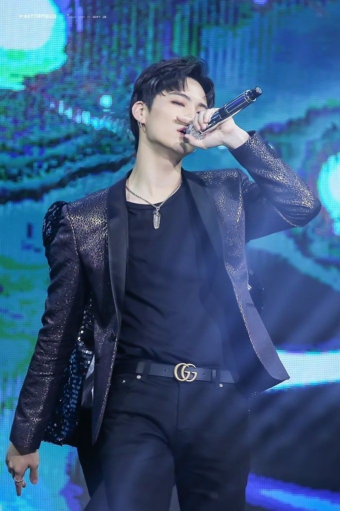 Những nam idol đảm nhận vị trí vocal nhưng ai nhìn vào cũng cứ tưởng