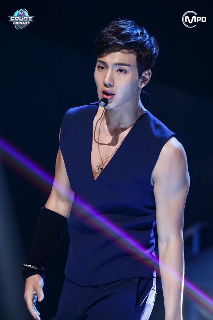 Những nam idol đảm nhận vị trí vocal nhưng ai nhìn vào cũng cứ tưởng