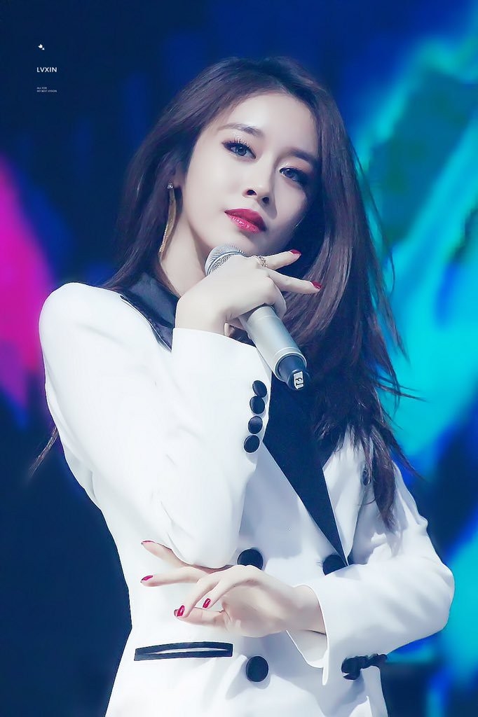 Những nữ idol Kpop bị chỉ trích không xứng với bạn trai nổi tiếng