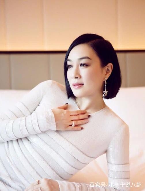 Những phương pháp làm đẹp gây tranh cãi của sao thế giới lẫn sao Việt