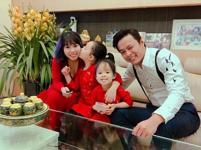 Những sao nam bị chê lấy vợ “xấu” nhưng vẫn hạnh phúc hơn tỉ người