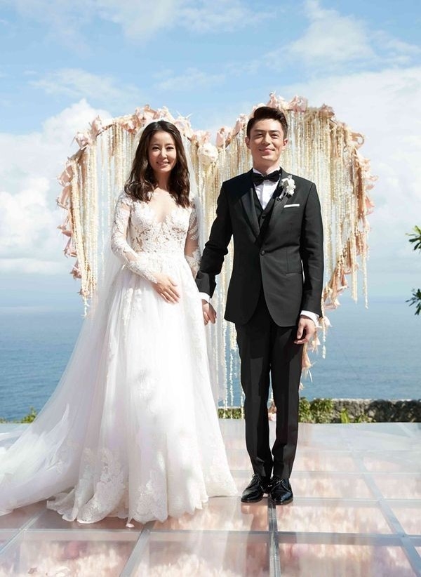 Loạt tin đồn trên trời rớt xuống với những cặp đôi thế kỷ của showbiz