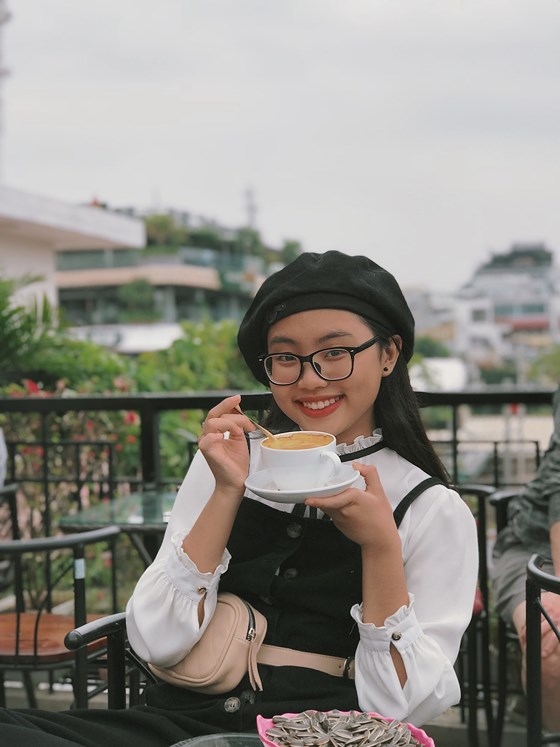 Phương Mỹ Chi “lột xác: cô bé nghèo khó thành ca sĩ nhí sành điệu