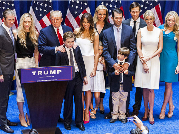 Các cậu ấm cô chiêu nhà Trump cũng từng cắt cỏ nhặt gạch kiếm tiền