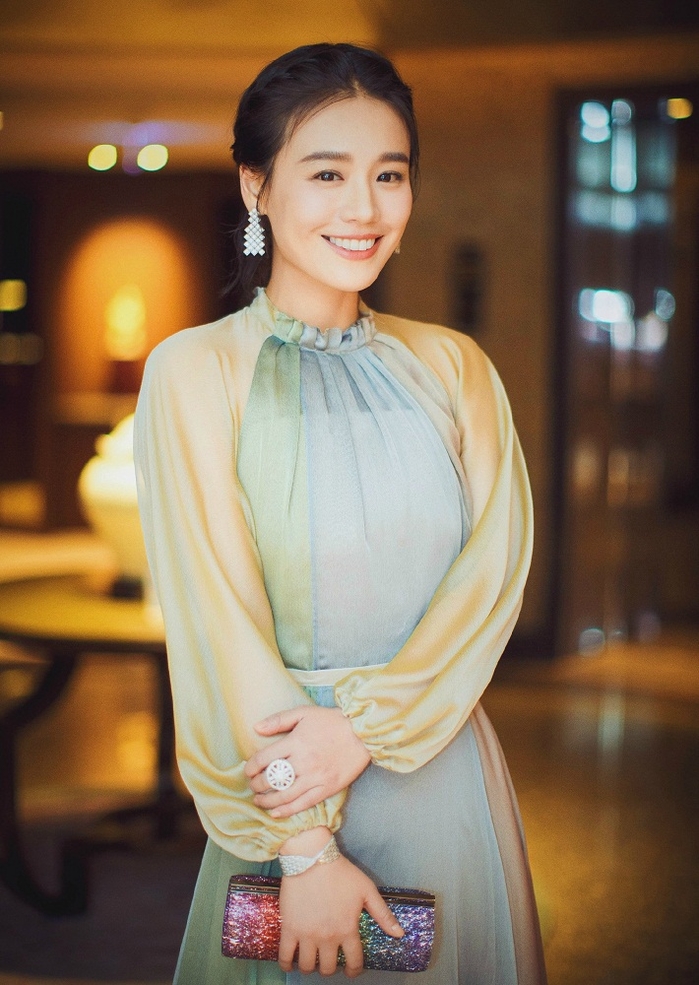 Sao Cbiz tiến thân nhanh chóng nhờ có thế lực gia đình hậu thuẫn
