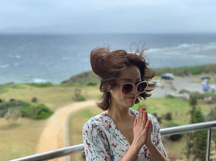 Sao Hàn đón Tết: Chanyeol khoe ảnh ngày bé, Han Ji Min đăng ảnh “dìm