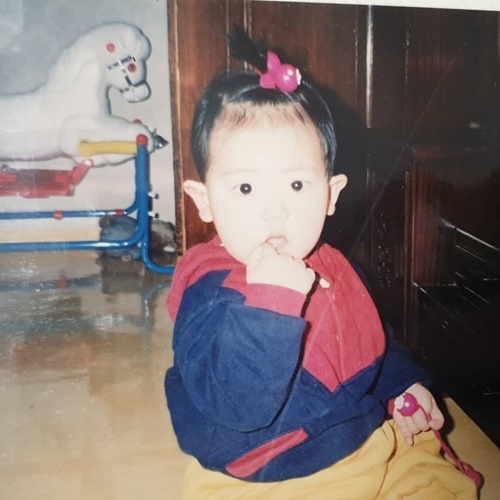 Sao Hàn đón Tết: Chanyeol khoe ảnh ngày bé, Han Ji Min đăng ảnh “dìm