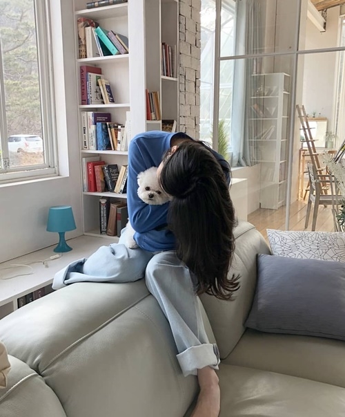 Sao Hàn đón Tết: Chanyeol khoe ảnh ngày bé, Han Ji Min đăng ảnh “dìm