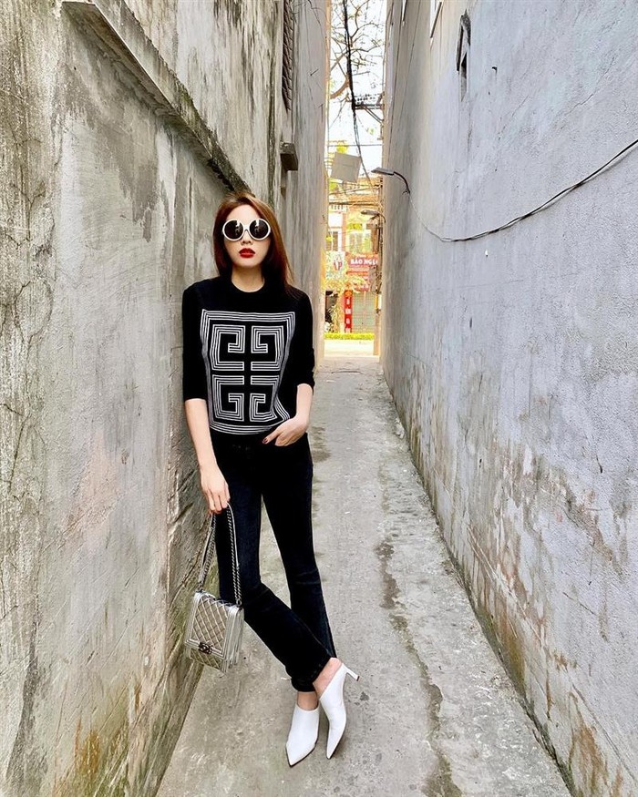 Sao Việt đón Tết Kỷ Hợi 2019: người diện áo dài với tông lào