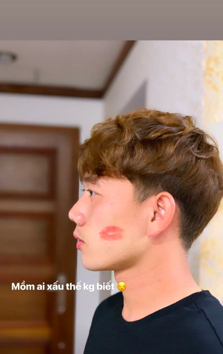 Minh Vương có hành động khoe khéo bạn gái trên mạng xã hội