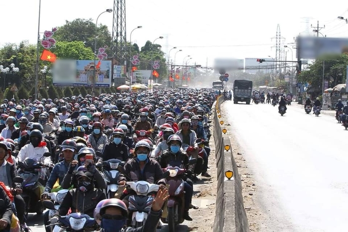 Người Sài Gòn đi làm ngày đầu sau kỳ nghỉ Tết