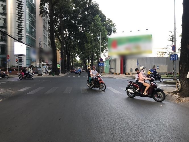 Người Sài Gòn đi làm ngày đầu sau kỳ nghỉ Tết
