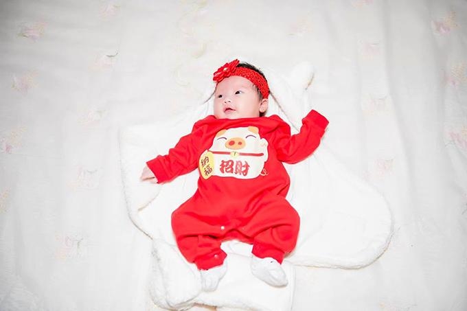 Tết Kỷ Hợi 2019 những gia đình sao Vbiz nào may mắn đón heo vàng chà