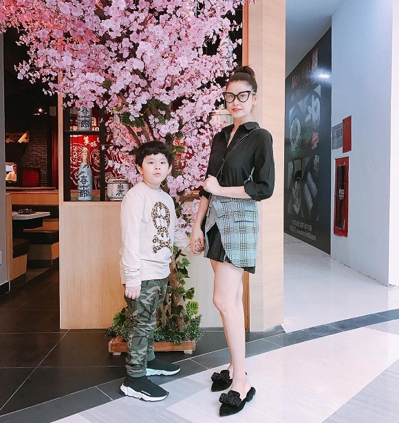 Ăn mặc trẻ trung đẹp mướt mắt, ai tin được Quỳnh Anh đã 30 tuổi?