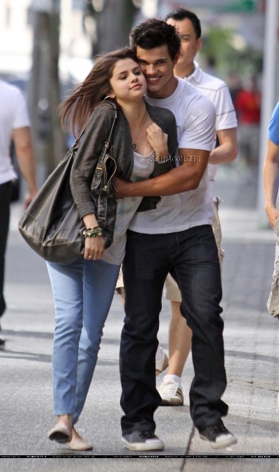 Tình trường dài dằng dặc của Selena Gomez và Zac Efron