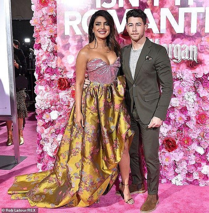 Tình trường dài dằng dặc của Selena Gomez và Zac Efron