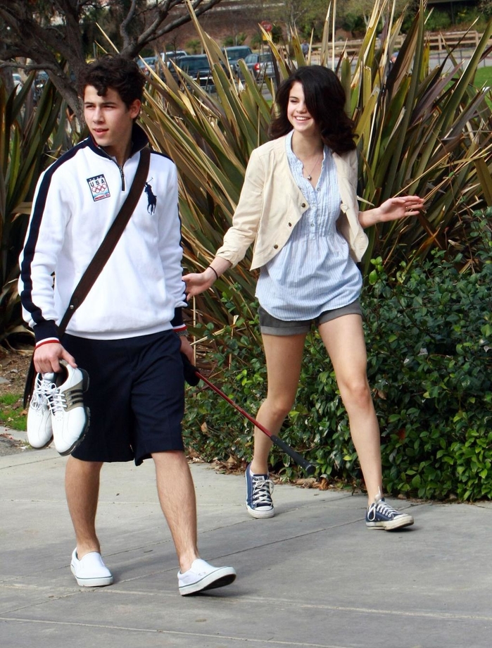 Tình trường dài dằng dặc của Selena Gomez và Zac Efron