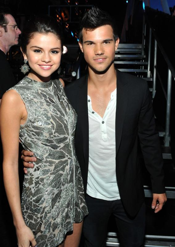 Tình trường dài dằng dặc của Selena Gomez và Zac Efron