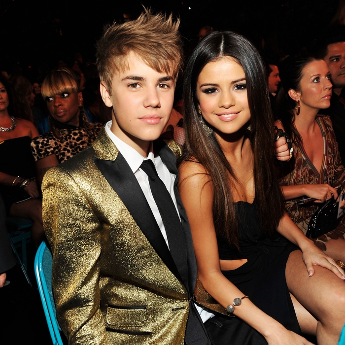 Tình trường dài dằng dặc của Selena Gomez và Zac Efron