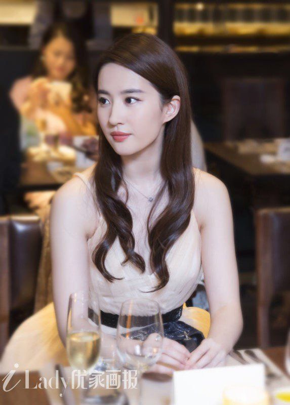 Top 5 sao nữ xinh đẹp nhất do phái mạnh xứ Trung bình chọn