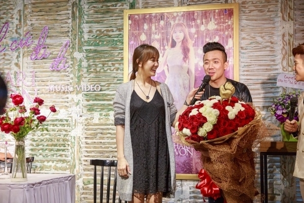 Nhung mon qua Nha Phuong va Hari Won nhan duoc khi yeu danh hai: Het ga nuong lai den do tien tỷ?