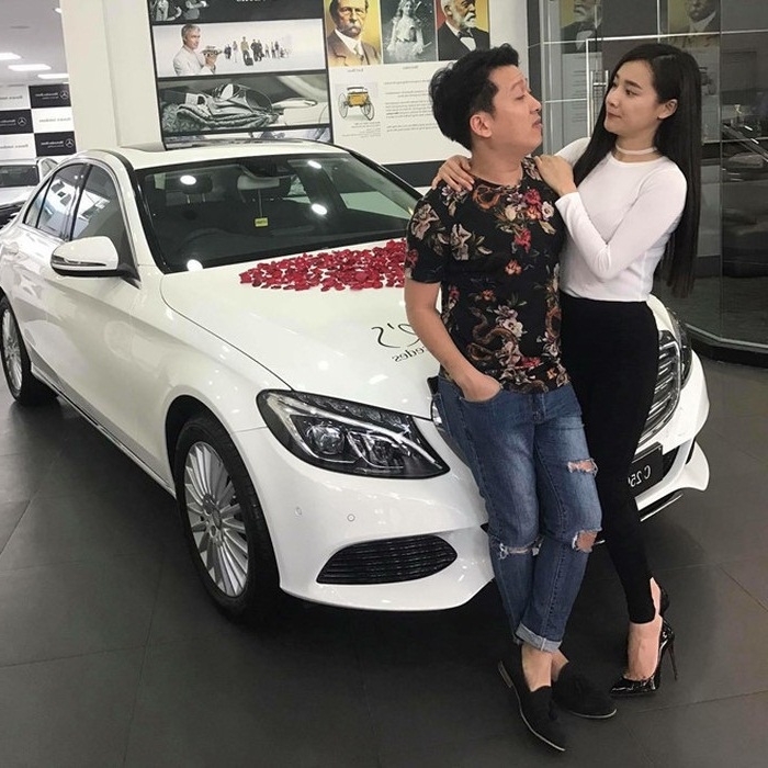 Nhung mon qua Nha Phuong va Hari Won nhan duoc khi yeu danh hai: Het ga nuong lai den do tien tỷ?