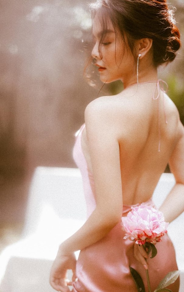 Tung bộ ảnh đầu năm, Phạm Quỳnh Anh hóa “nàng xuân” đầy quyến rũ