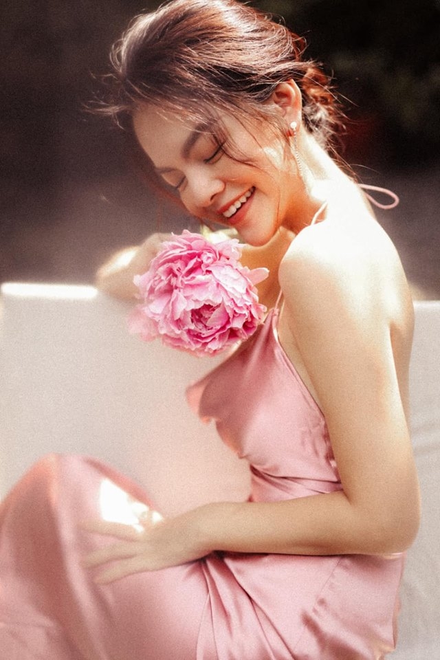 Tung bộ ảnh đầu năm, Phạm Quỳnh Anh hóa “nàng xuân” đầy quyến rũ