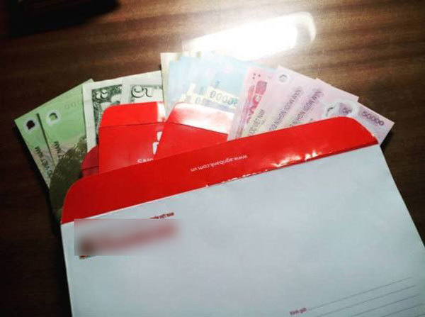 Tung chieu li xi doc, sep nha nguoi ta don tim nhan vien the nay day