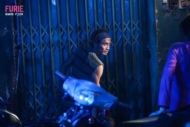“Quyt lam cam chiu”: Vo duyen vo co sao Viet bi va lay khi scandal xay ra?