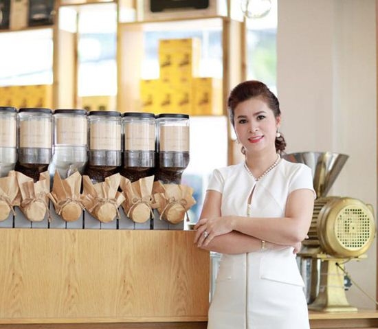 Vợ “vua cà phê“ Trung Nguyên U50 vẫn gây ấn vì đẹp và sang miễn bàn