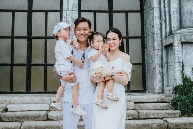 Vừa sắm xe sang, vợ chồng Tuấn Hưng lại tậu nhà tiền tỷ