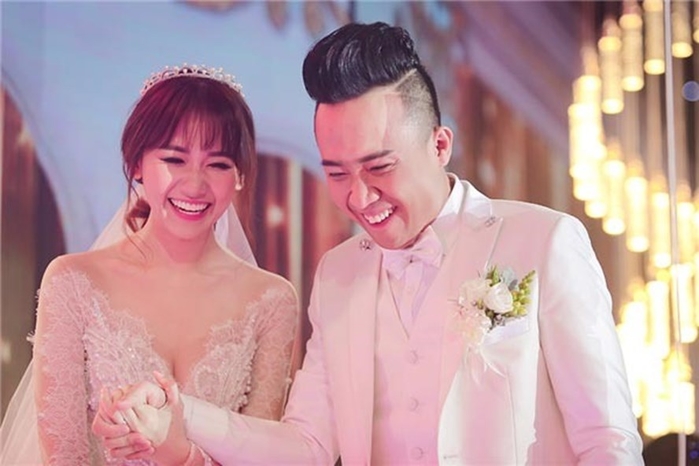 Sao Việt và những chuyện tình phi công trẻ lái máy bay bà già