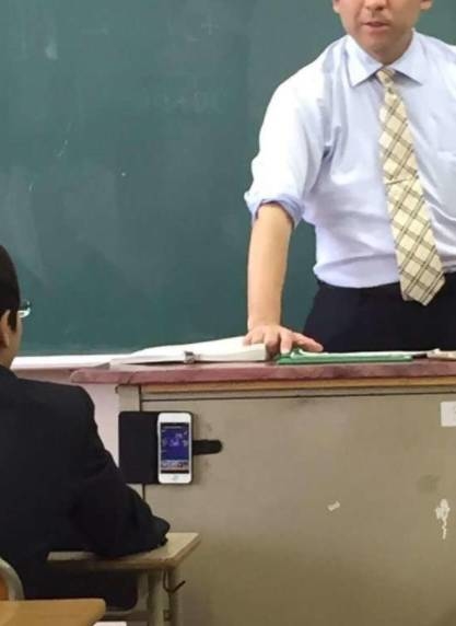 Một bầu trời thanh xuân ùa về qua loạt ảnh học đường hài hước