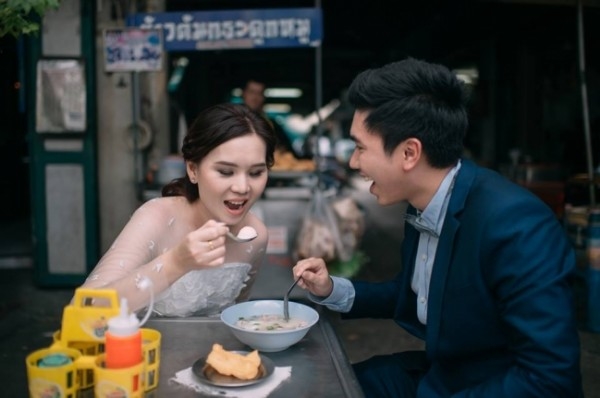 Cô gái bức xúc với người yêu Hôn được nhưng không được ăn chung
