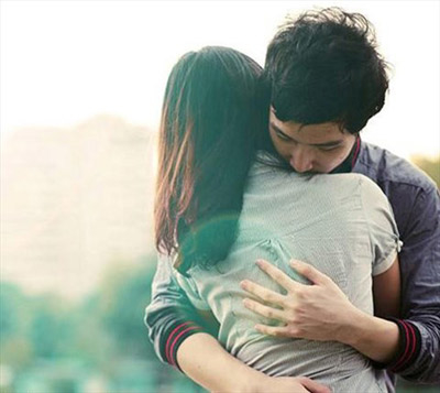 Con gái yêu người kém tuổi, thiệt thòi hay thú vị?