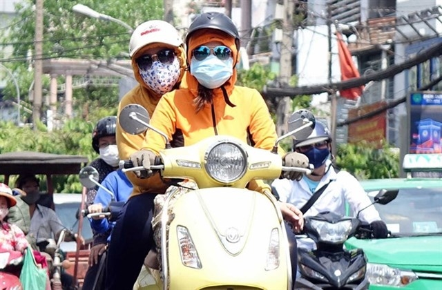 Sài Gòn “nắng đổ lửa” đâu là cách chống nắng an toàn