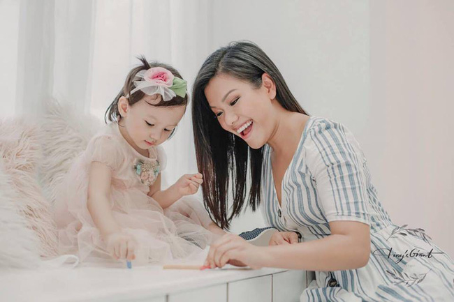 Nỗi lòng day dứt của ca sĩ Phương Vy khi luyện cho con trẻ ngủ riêng