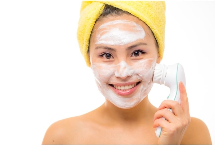 5 cách rửa mặt sai cách gây hại da, số 2 nhiều người mắc nhất