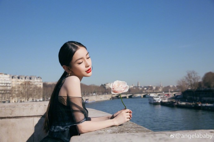 Angela Baby - tiểu hoa đán luôn bị chê bai bất tài vướng lắm thị phi