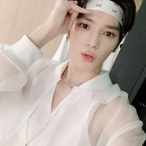 Ảnh hot sao Hàn: Nancy lộ ngực sexy, NU'EST comeback đủ 5 người