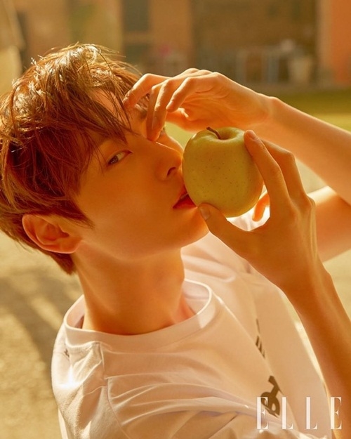 Ảnh hot sao Hàn: Nancy lộ ngực sexy, NU'EST comeback đủ 5 người